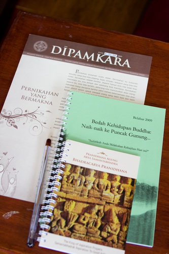 Belabar (Belajar Bareng) Topik: 'Bedah Buku Kehidupan Buddha: Naik-naik ke Puncak Gunung ...'
