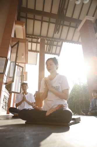 Menyibak Cadar Bulan & Matahari: Citra Bodhisattva & Vimalakirti
