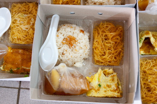 Masak Bersama & Membagikan Makanan pada Hari Waisak 2011